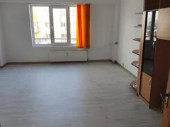 Piata Muncii / Cal Calarasi / 3 min Metrou /  bl 1995